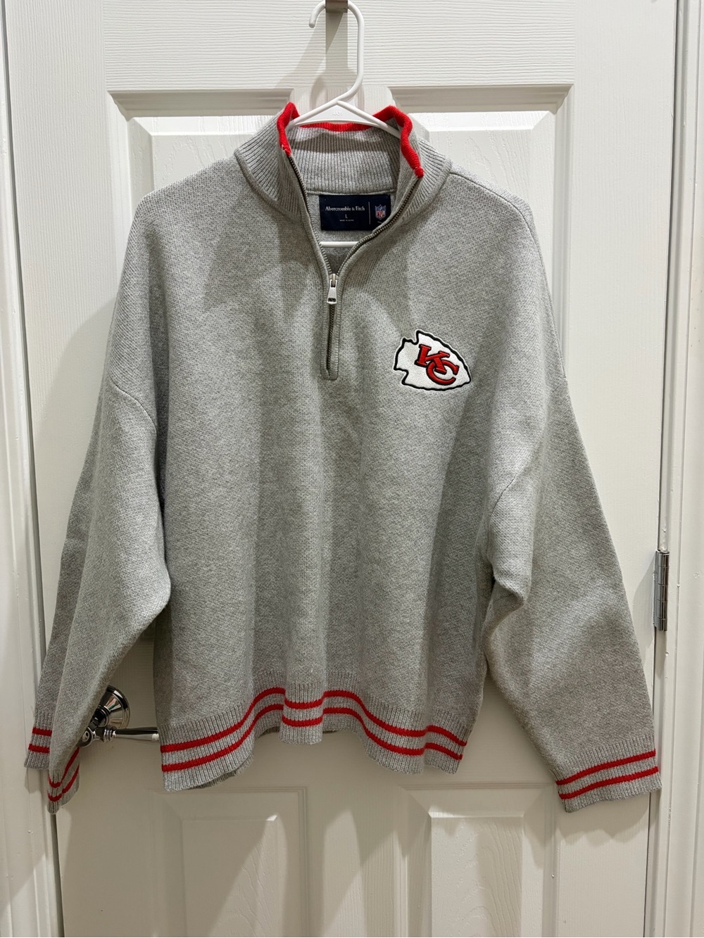 Abercrombie & Fitch KC Chiefs Light Gray Quarter-Zip Sweater with Red Trim